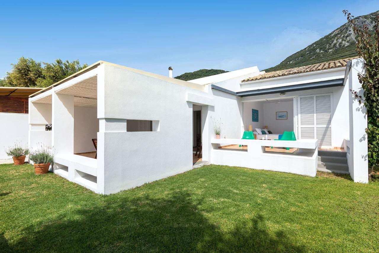 Villa Piedra Del Mar Beachfront By Villa2Be Barbati Bagian luar foto